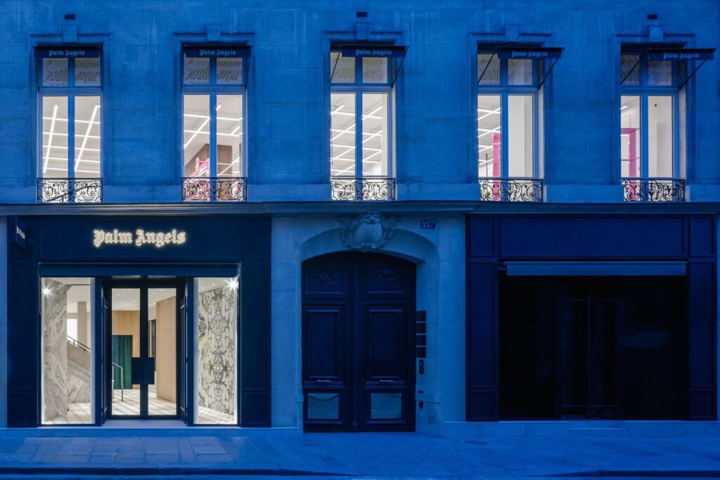 The Palm Angels flagship store in Studio Henry, Paris, captivates with its chic façade, where contemporary design meets classic Parisian architecture